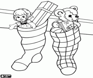 Kousen behangen met kerstcadeaus kleurplaat