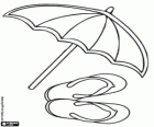 Strand parasol en sandalen teenslippers aan de zomer te genieten