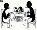 Pingu met zijn ouders aan tafel eten