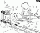 De stoommachine Thomas in een overweg met barrière