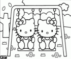 Hello Kitty en Mimmy in de speeltuin schommel
