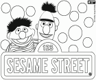 Ernie en Bert met het originele Engelse logo van Sesame Street. De beroemde televisie-educatieve serie heeft 50 seizoenen bereikt. De protagonisten zijn de bekende marionetten, Muppets, een creatie van Jim Henson in 1969